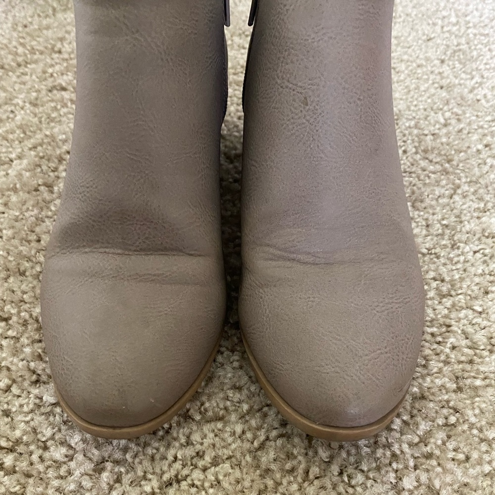 Beige boots